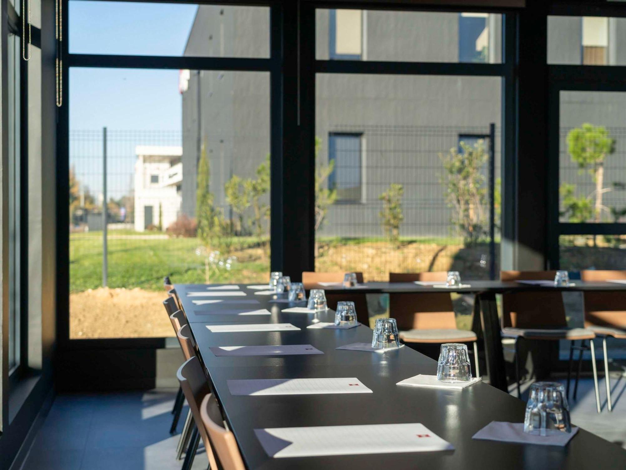 Ibis Saint Paul Trois Chateaux Exterior foto