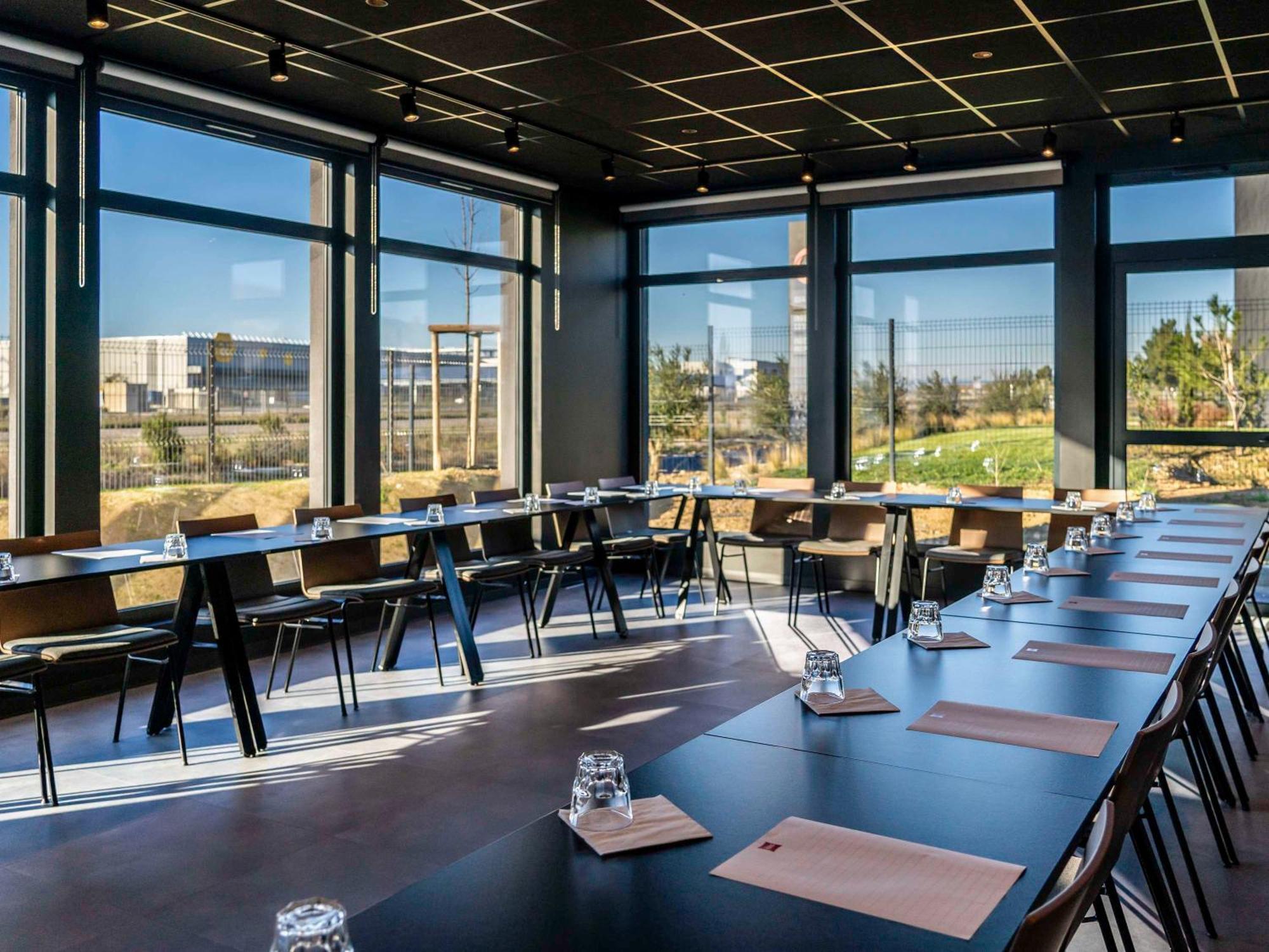Ibis Saint Paul Trois Chateaux Exterior foto